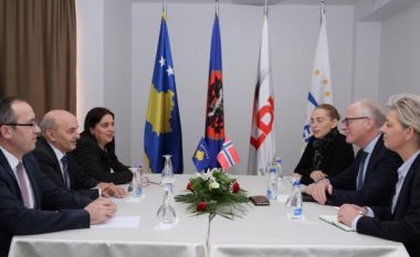 Mustafa takohet me ish të Dërguarin e Posaçëm të OKB-së për Kosovë, Kai Eide