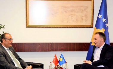 Limaj takon ambasadorin e ri të Turqisë në Kosovë
