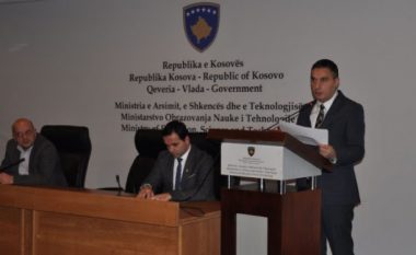Gashi thotë se ministri Bytyqi kurrë nuk ka folur për mbylljen e ndonjë universiteti