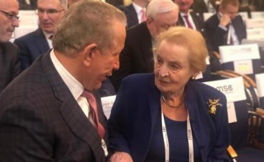 Pacolli e ftoi ish-sekretaren Albright ta vizitojë Kosovën