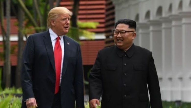 Trump dhe Kim Jong Un do të nisin takimin me darkë
