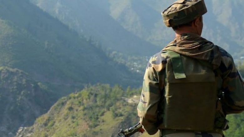 India sulmon militantët në Kashmir në territorin pakistanez