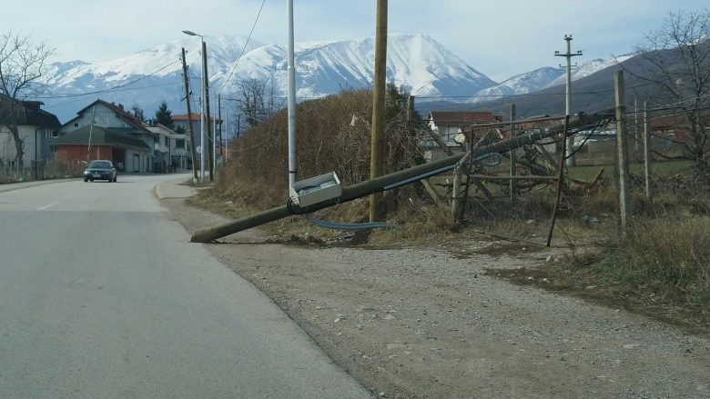 Rrëzohet shtylla elektrike në Vrellë të Istogut