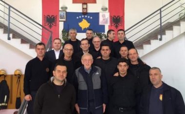 William Walker viziton zjarrfikësit e Prishtinës