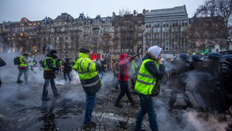 Policia franceze arreston dhjetëra protestues në Paris