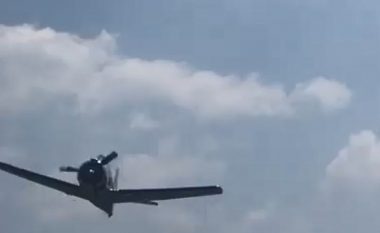 Po argëtonin të pranishmit me akrobacione, rrëzohet aeroplani në Guatemalë – humbin jetën dy pilotë (Video)