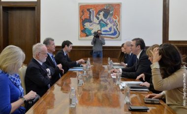 Vuçiq dhe Moore diskutojnë për taksën dhe dialogun me Prishtinën