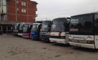 Shoferët e autobusëve të linjave Podujevë – Prishtinë sot në grevë, kërkojnë largimin e taksistëve ilegalë