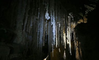 Zbulohet shpella më e gjatë në botë (Foto)