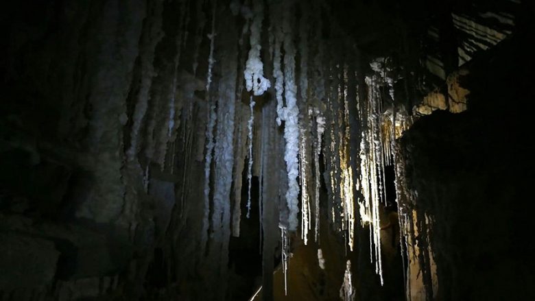 Zbulohet shpella më e gjatë në botë (Foto)