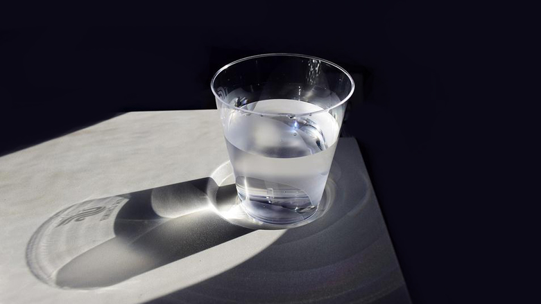 Sa gota ujë duhet të pish në bazë të peshës tënde trupore?