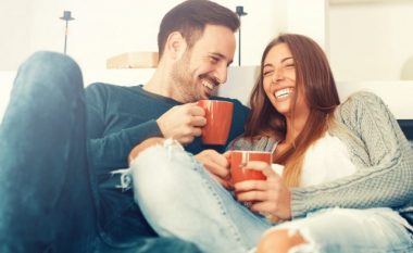 Femrat duan meshkuj qesharakë sepse lidhja është argëtuese dhe jeta bëhet më e lehtë