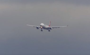 Moti i ligë kaplon Gjermaninë, aeroplanët mezi arrijnë të aterrojnë nga erërat e forta (Video)