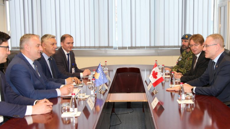 Ministri i Mbrojtjes merr mbështetje për FSK-në nga kryesuesi i Asamblesë Parlamentare kanadeze të NATO-s