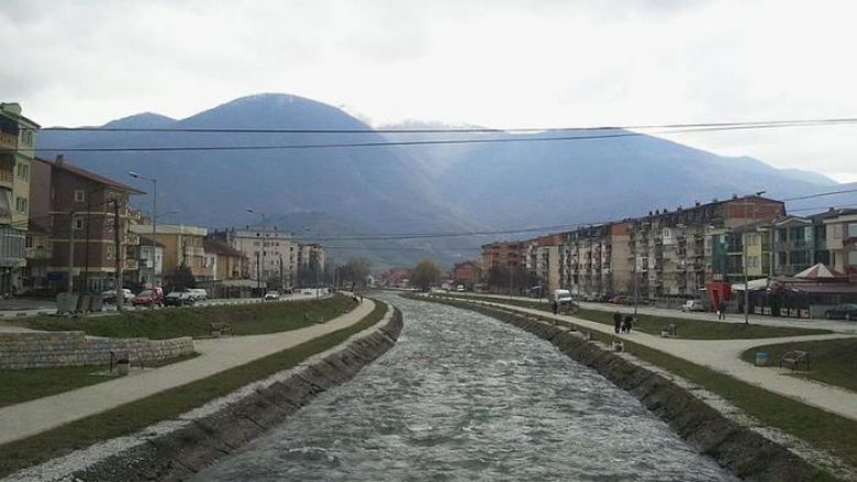 Nga ujërat e Vardarit nxirret trupi i pajetë i një 20 vjeçari