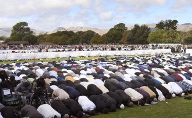Një javë nga sulmi terrorist në Christchurch, Zelanda e Re mbanë heshtje për viktimat