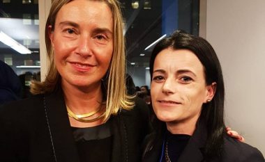 Mogherini u ofron mbështetje të mbijetuarave të dhunës seksuale gjatë luftës në Kosovë