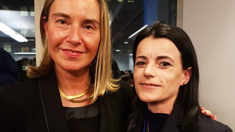 Mogherini u ofron mbështetje të mbijetuarave të dhunës seksuale gjatë luftës në Kosovë