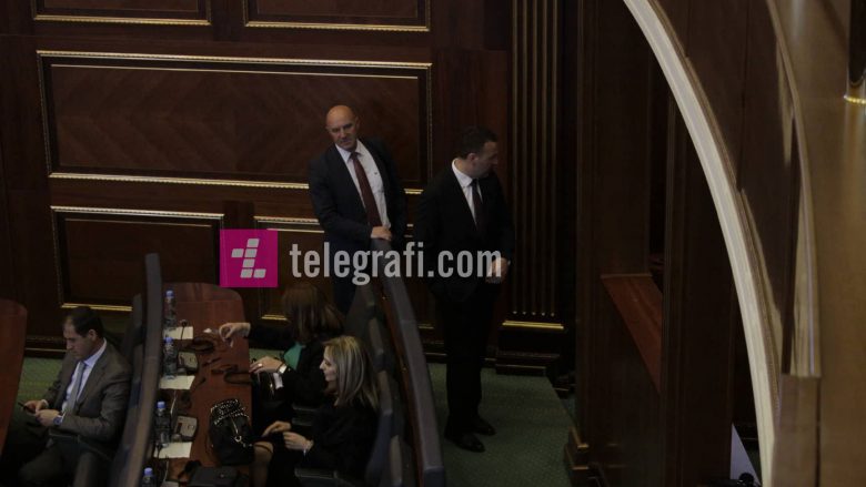 Deputetët e Listës Serbe kthehen në Kuvend (Foto)