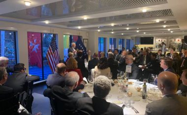 Ambasadorja Çitaku në 20 vjetorin e ndërhyrjes së NATO-së, nderon me një pritje Gjeneralin Wesley Clark