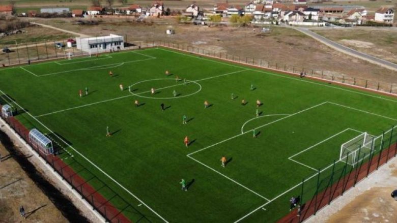 Përurohet fusha e futbollit me bari sintetik në Sadovinë të Vitisë
