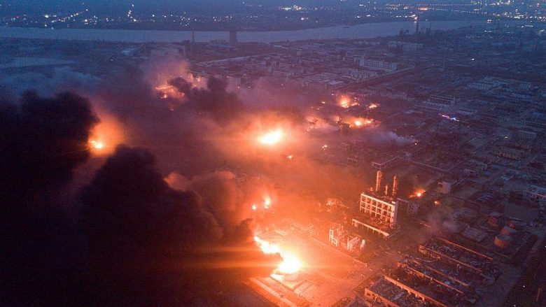 Shpërthim në një impiant kimik në Kinë, 47 të vdekur e mbi 600 të plagosur