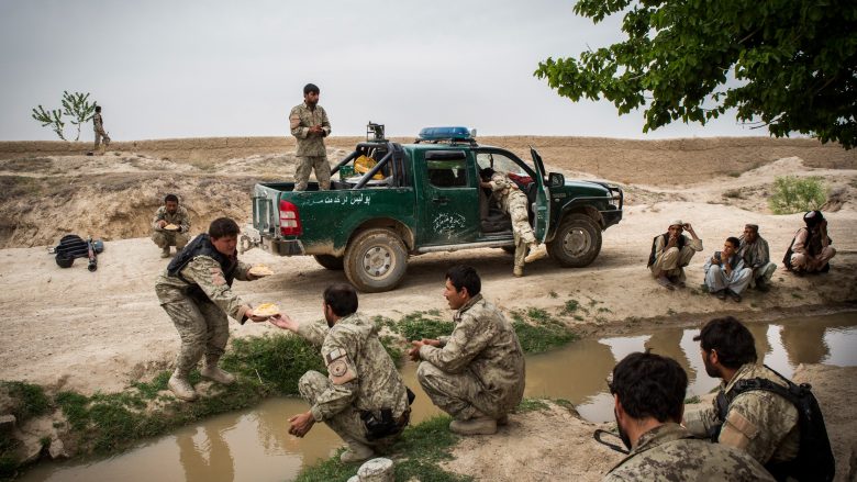 Puna më e rrezikshme në botë, shkojnë në fushëbeteja e kthehen në arkivol – nuk kanë zgjedhje tjetër vetëm se t’i bashkohen forcave afgane të sigurisë (Foto/Video)
