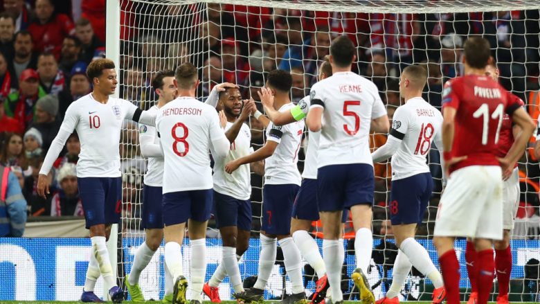 Anglia shkatërron Çekinë në Wembley, Sterling shënon het-trik