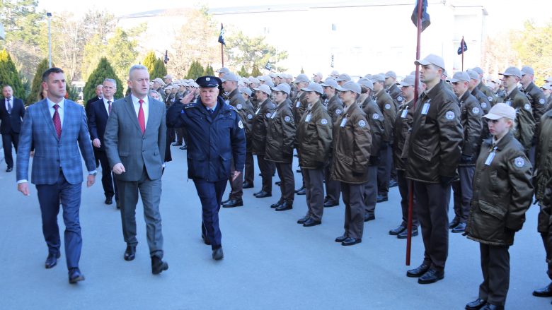 Drejtori i Policisë, Rashit Qalaj vizitoi Akademinë për Siguri Publike në Vushtrri, ndoqi trajnimin e kadetëve të rinjë