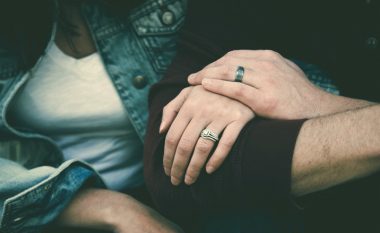 Shtatë gjërat që mund t’ju ndihmojnë të kuptoni nëse marrëdhënia që keni është e fortë