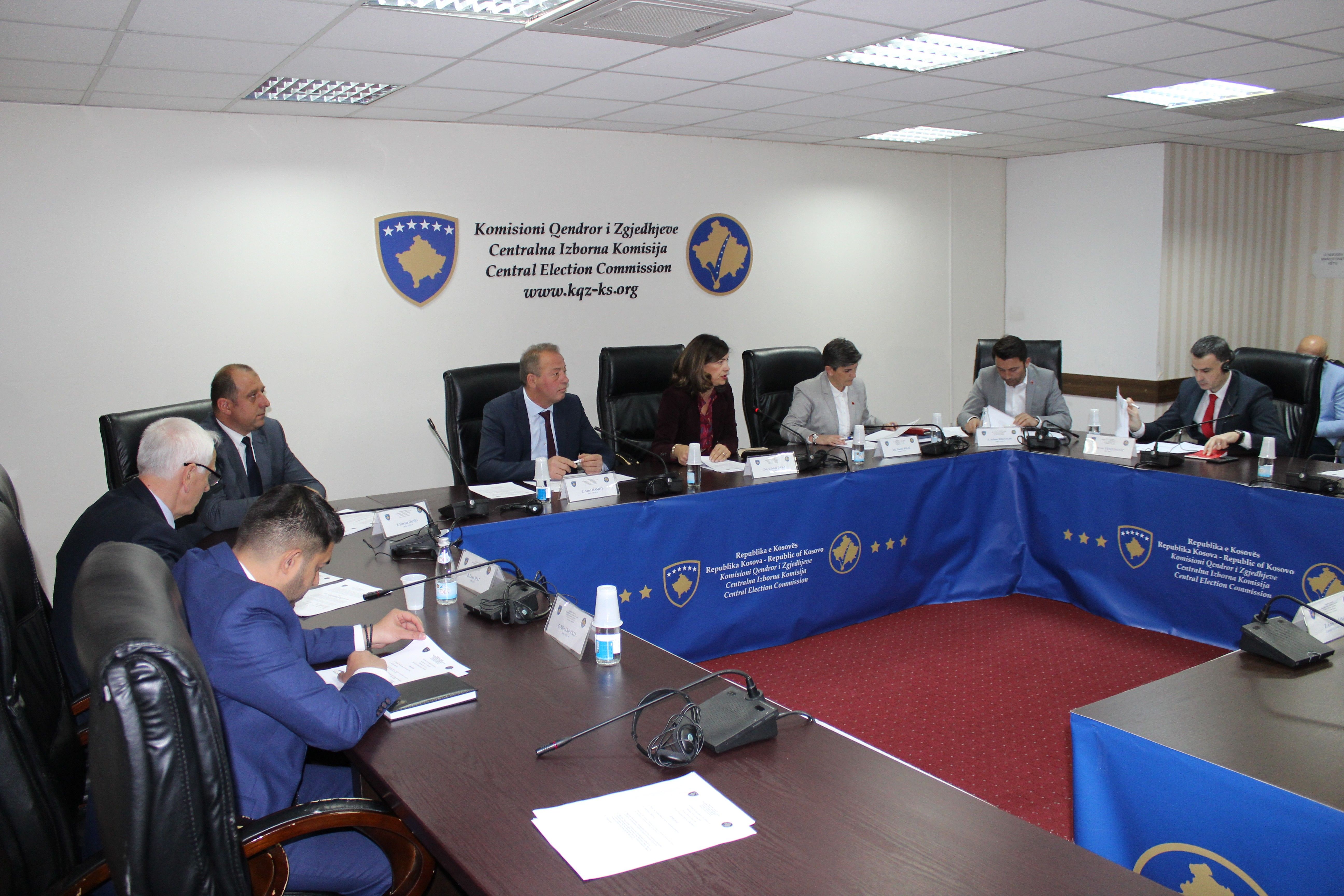 The CEC approves the 4 million euro fund for political parties ...