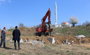 Gjilani rrënon një objekt, po ndërtohej në pronën komunale