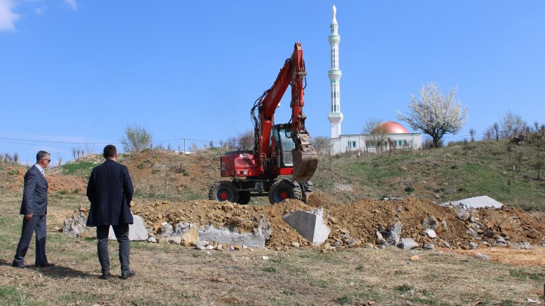 Gjilani rrënon një objekt, po ndërtohej në pronën komunale