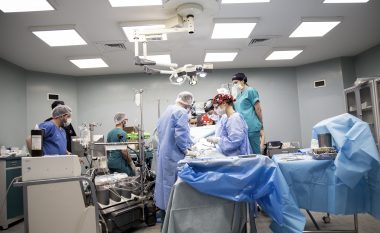Kardiokirurgët italianë operojnë fëmijët kosovarë me probleme të zemrës