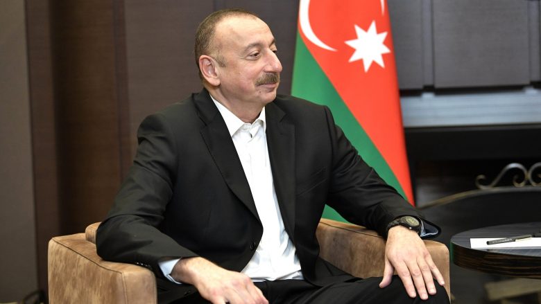 Presidenti i Azerbajxhanit fal qindra të burgosur