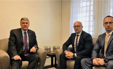 Ambasadori Kosnett i kërkon Listës Serbe, të kthehen në institucionet e Kosovës