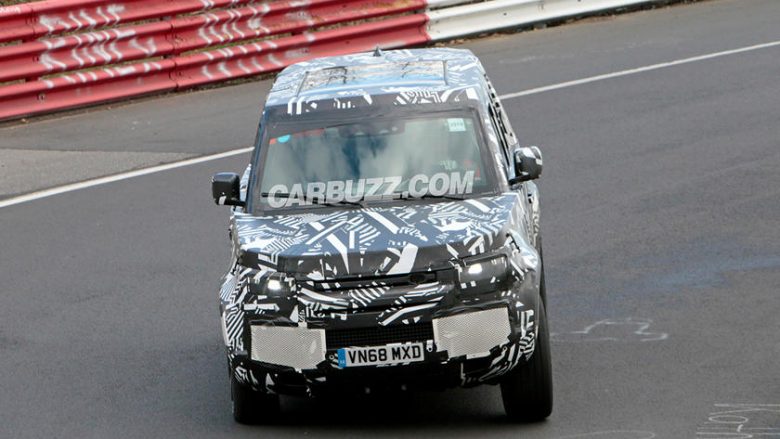 Land Rover Defender shfaqet duke u testuar në pistë (Foto)