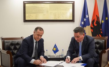 Lekaj nënshkruan marrëveshje bashkëpunimi me kryetarët e komunave të Skenderajt, Drenasit dhe Malishevës