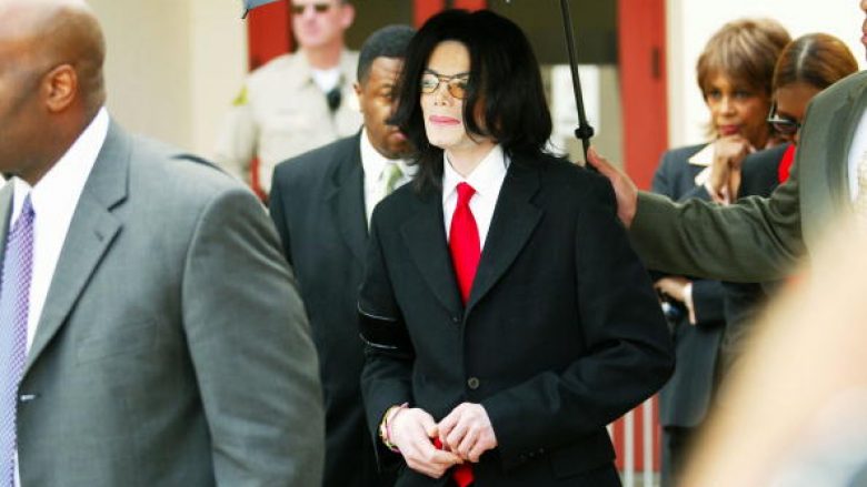 BBC ndalon transmetimin e muzikës së Michael Jacksonit