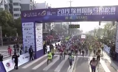 Ndalim të përhershëm për pjesëmarrësen, përdori biçikletë gjatë një maratone (Foto)