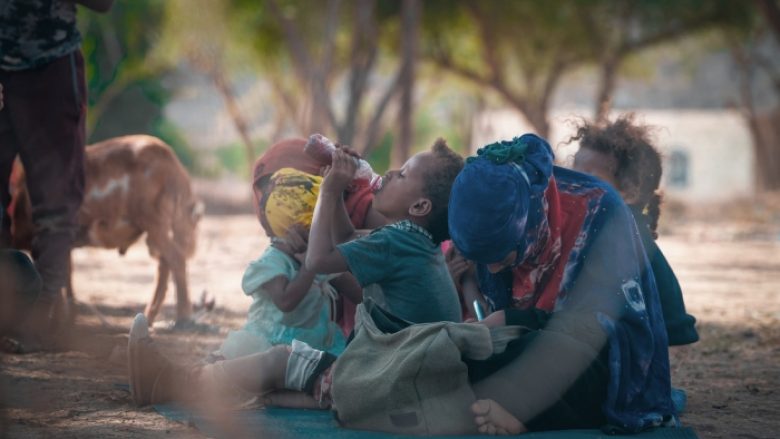 E dhimbshme: Kriza e urisë në Jemen, familjet martojnë vajzat 3-vjeçare për ushqim