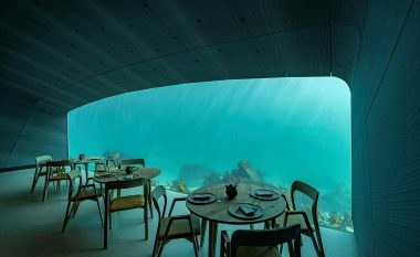Restoranti i parë nënujor evropian, është hapur në një bregdet të Norvegjisë (Video)