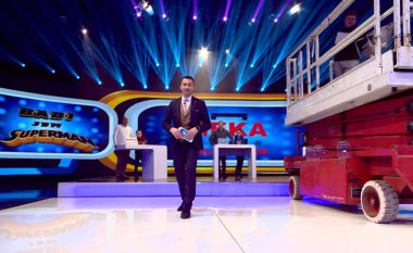 Adnan Blaku sjell episodin e ri të spektaklit “Babi im supermen”