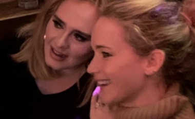 Adele dhe Jennifer Lawrence entuziazmojnë fansat me praninë në një klub nate të komunitetit LGBT