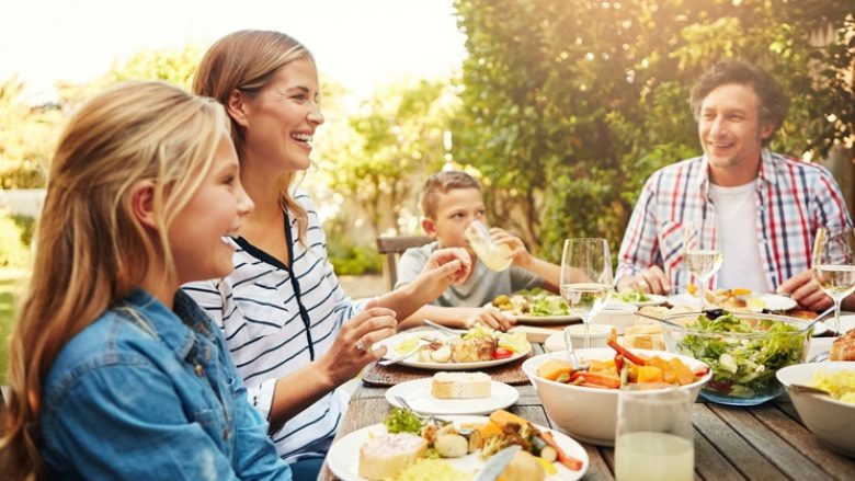 Vaktet familjare të ngrënies: rëndësia e të ngrënit së bashku