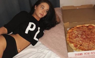 Trendi i ri i yjeve të Instagramit: Ngrënia e picave në të brendshme