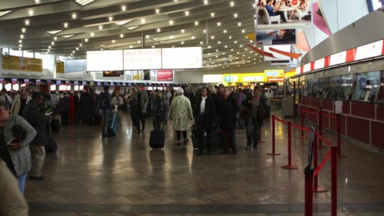 Të gjithë udhëtarët në aeroportet e Austrisë duhet të kalojnë skanerin pa mbulesë në kokë