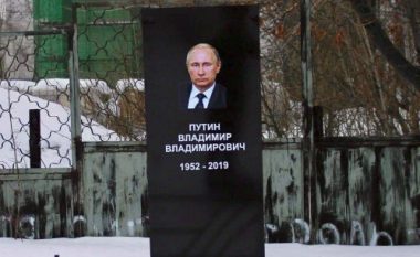 I “ndërtoi varrin” presidentit Putin, aktivisti rus dënohet me burgim (Foto)
