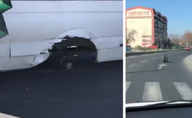 Minibusit të mbushur me udhëtarë i del goma në rrugët e Shkupit (Video)