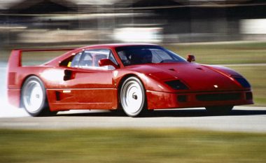 Shoferi amator arriti 320 kilometra në orë me Ferrari F40, gjatë një xhiroje në vitin 1990 (Video)